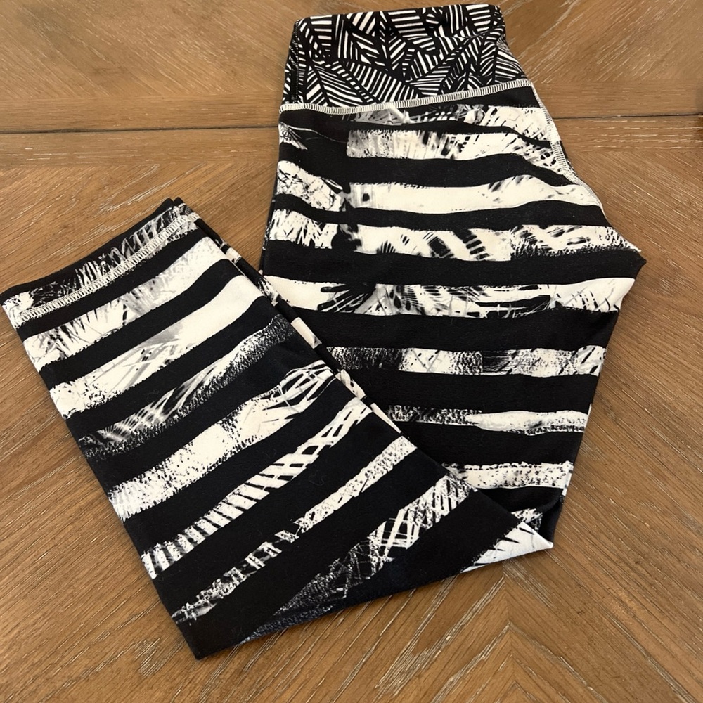 lululemon athletica Black & White Striped women’s ' Leggings